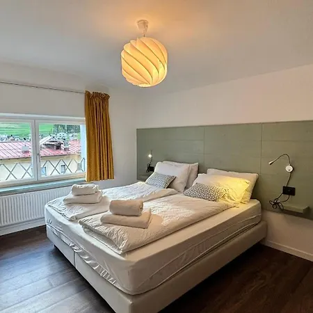 Lucia Fiore * بادولا